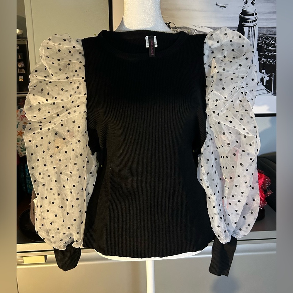 Polka dots sheer sleeves Top Size M
